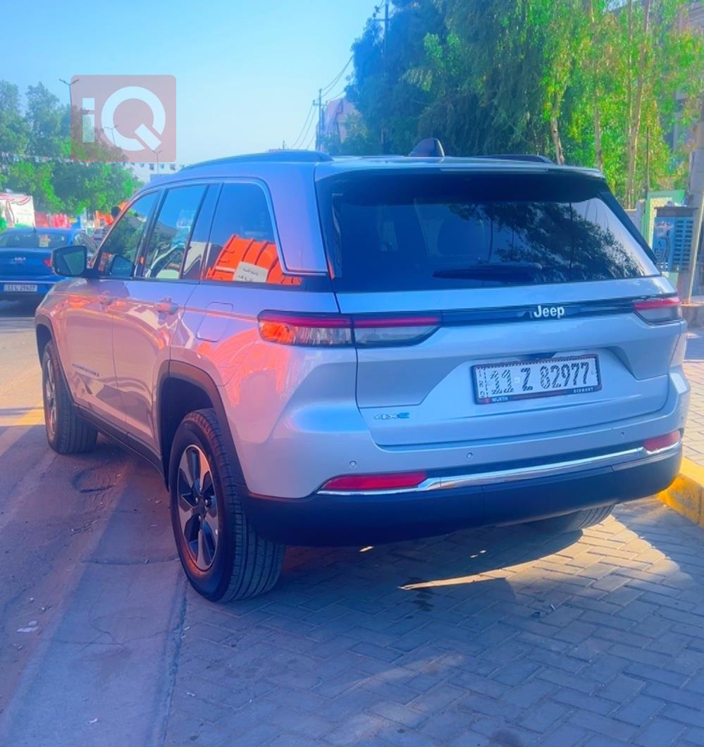 جیپ گراند شیرۆکی